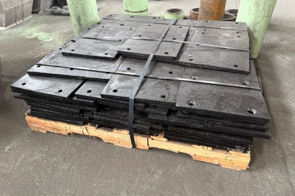 堆焊耐磨板双金属耐磨衬板